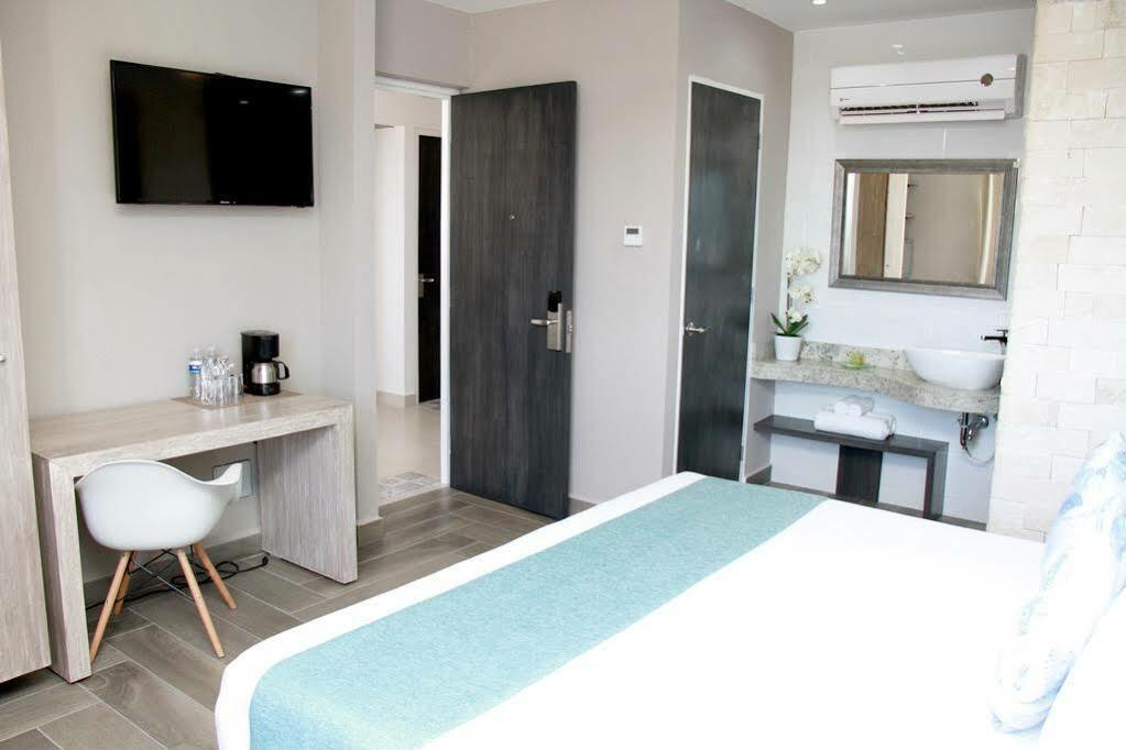 Bfh Attraction Deluxe Hotel Playa del Carmen Exterior photo